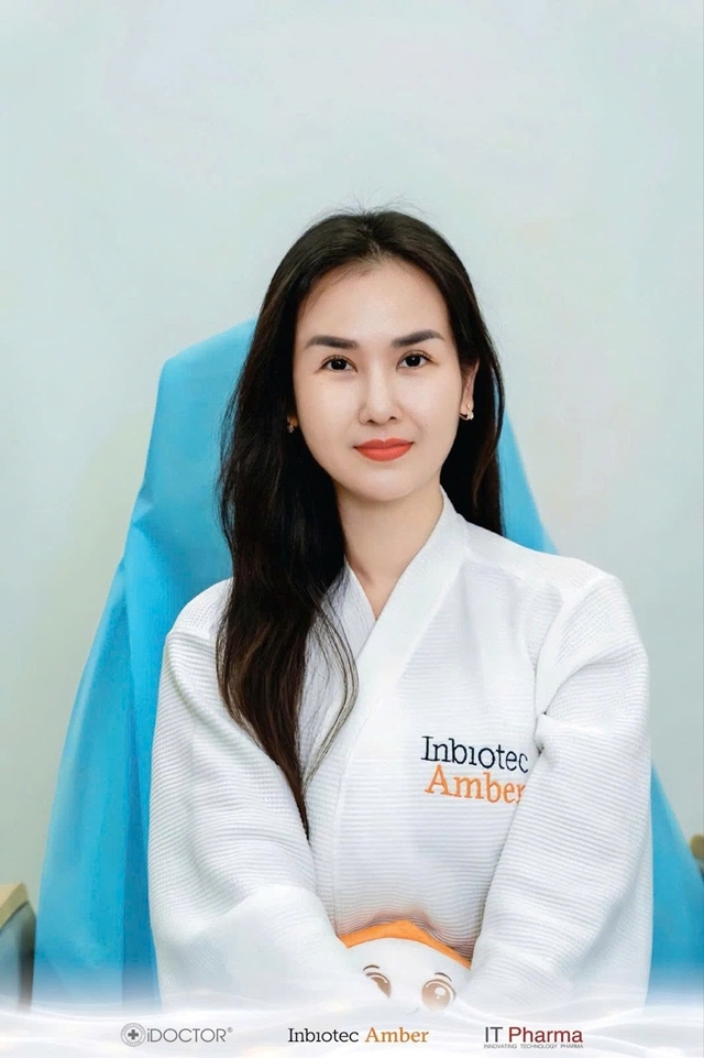 Ảnh có chứa Mặt người, người, trang phục, tườngNội dung do AI tạo ra có thể không chính xác.