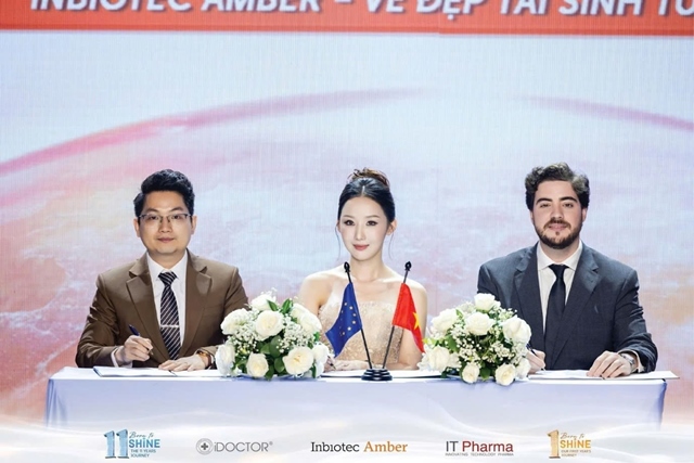 Ảnh có chứa bộ đồ, văn bản, đàn ông, trang phụcNội dung do AI tạo ra có thể không chính xác.