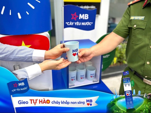 &ldquo;C&acirc;y Y&ecirc;u Nước&rdquo; MB phủ xanh c&aacute;c chi nh&aacute;nh MB: Gieo tự h&agrave;o chảy khắp non s&ocirc;ng - Ảnh 1.