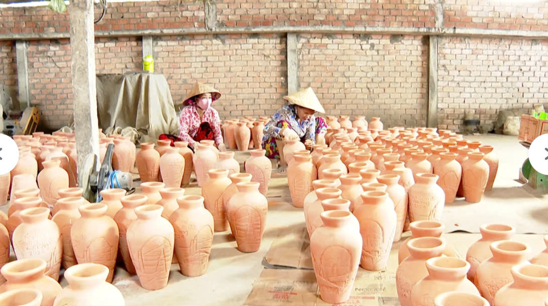 HƠN 600 SẢN PHẨM QUÀ TẶNG FESTIVAL GẠCH GỐM ĐỎ ĐƯỢC RA LÒ CHUẨN BỊ PHỤC VỤ FESTIVAL